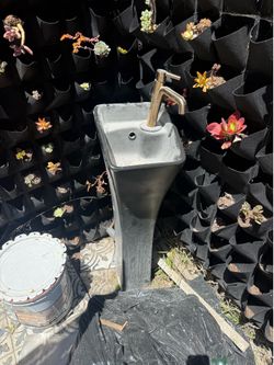 Small Bathroom sink - black and white