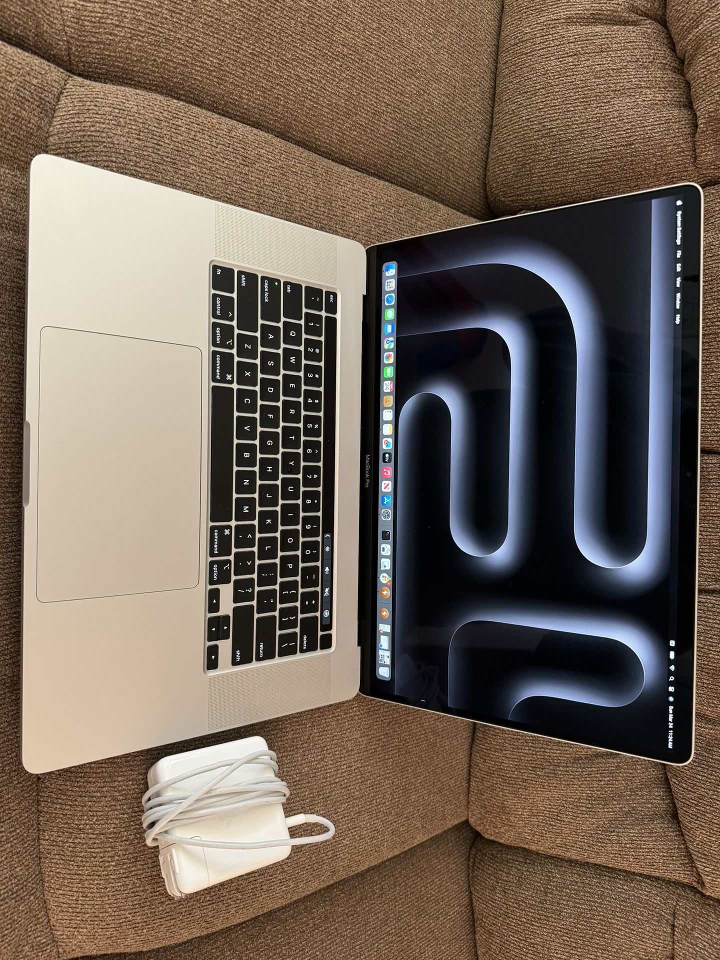 2019/2021 MacBook Pro 16”, 8-cores i9, 32gb Ram, 1TB , AMD 5500M, Fast