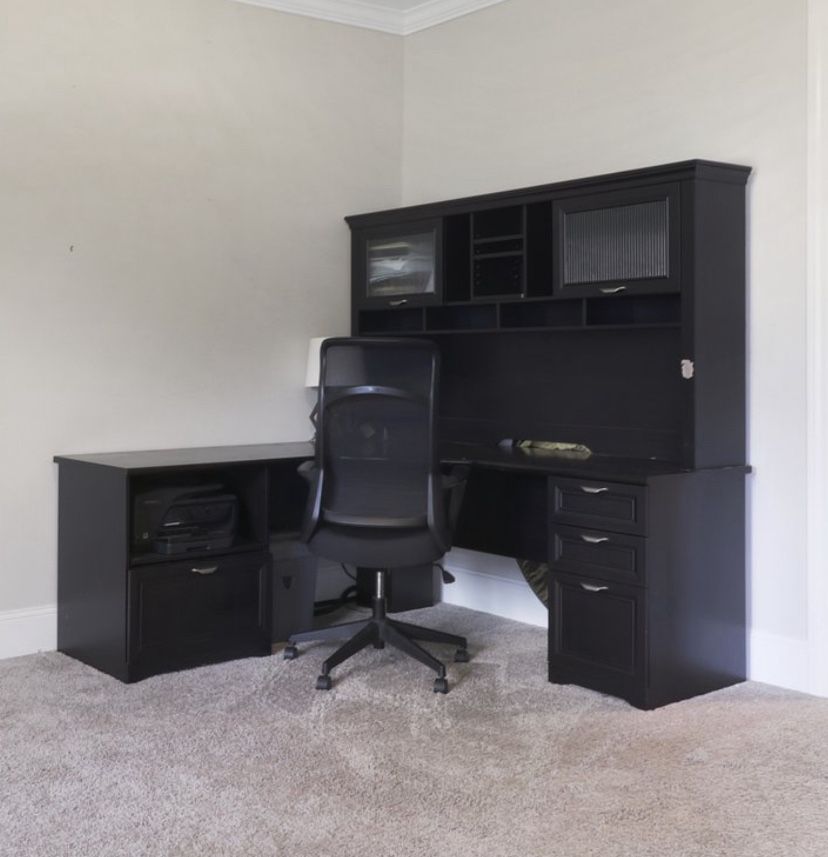 Desk With Hutch