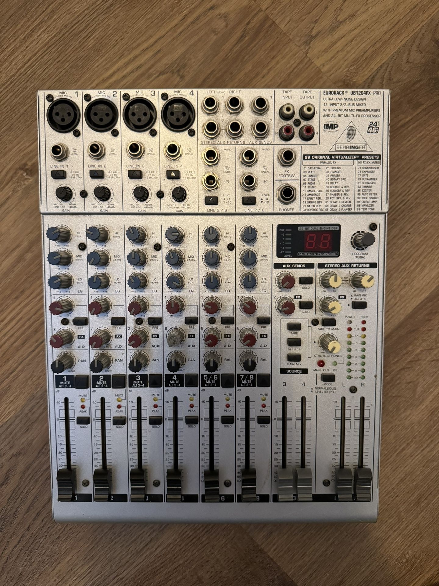 Behringer Eurorack UB1204FX-PRO Mixer