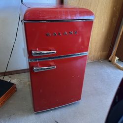 3.1 Cubic Ft Fridge/freezer