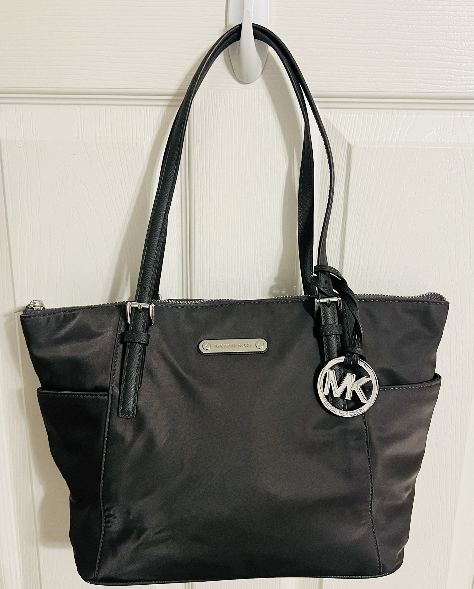 Micheal Kors Grey/Black Shoulder Bag