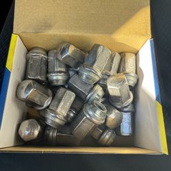 OEM GM LUGNUTS