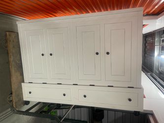 Queen size Murphy bed