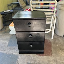 Solid wood chest of 3 drawers