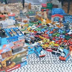 THOMAS AND FRIENDS MASSIVE TRAIN / LOT(TRADE WELCOME)