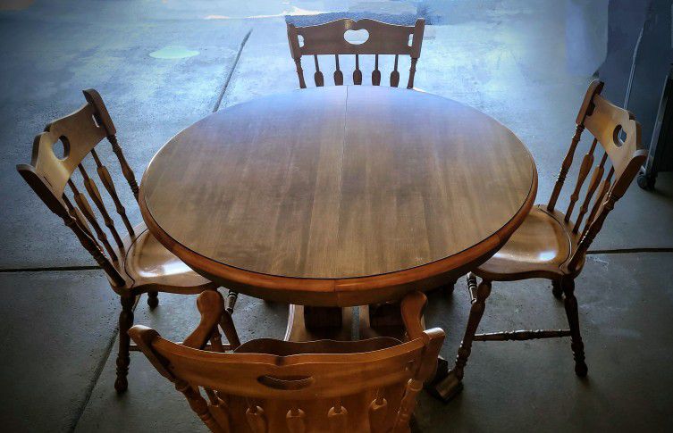 Cochrane Furniture, Rustic Country,  Double Pedestal Dining Table with 4 Leaves, 4 chairs, 2 Captain Chairs. Solid hard rock Maple