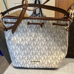 Mk purse brand new never worn
