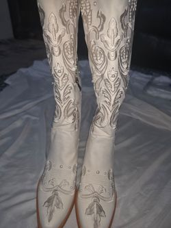Womans ivory boots, size 9.5, brand new