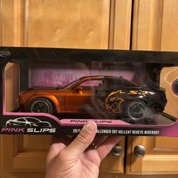 Jada Toys Pink Slips Dodge Challenger SRT Hellcat 1:18 (NEW W/ Broken Mirror) YQ