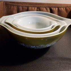Vintage PYREX Nesting Mixing Bowls, Set Of 4