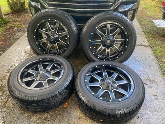 Set of 20x10 fuel maverick wheels and tires. Like new!