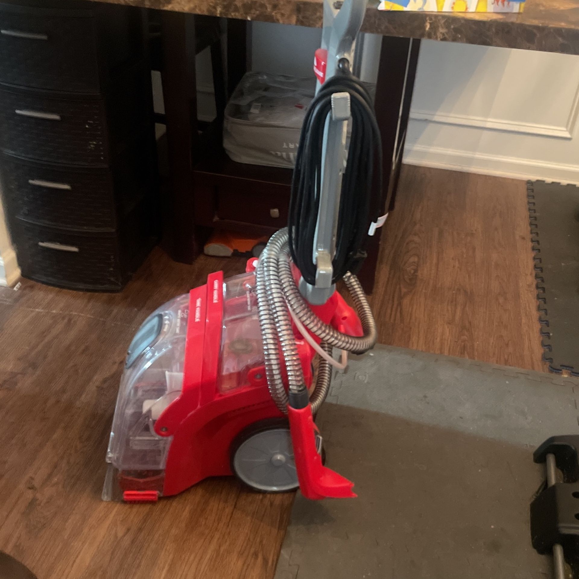 Rug Doctor vacuum/ rug cleaner 