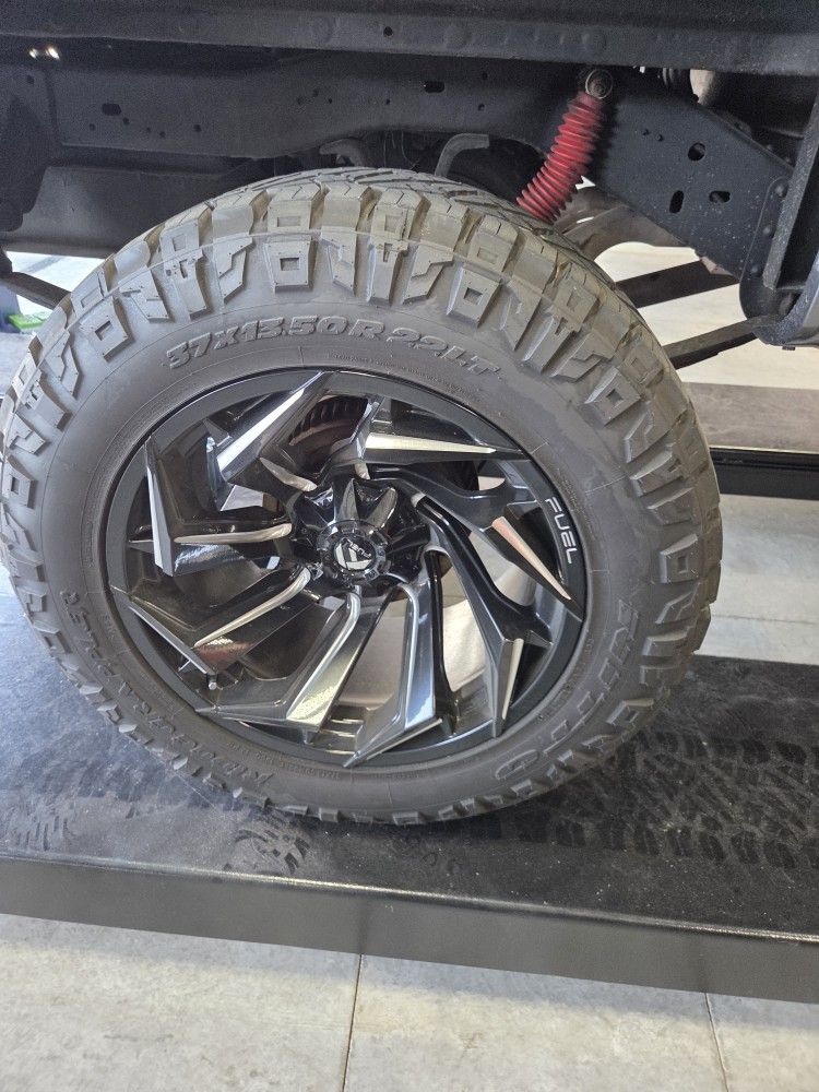 22" Wheels And Tires  Qty 5 