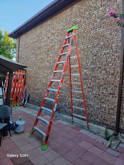 12ft Fiberglass Step Ladder Good Conditión
