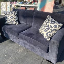 11709 Fortwashington Rd Yard Sale !!! Yard Sale!!! Cars !!Clothes An More