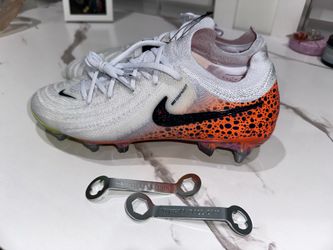 Size 7 Nike phantom gx 2 elite