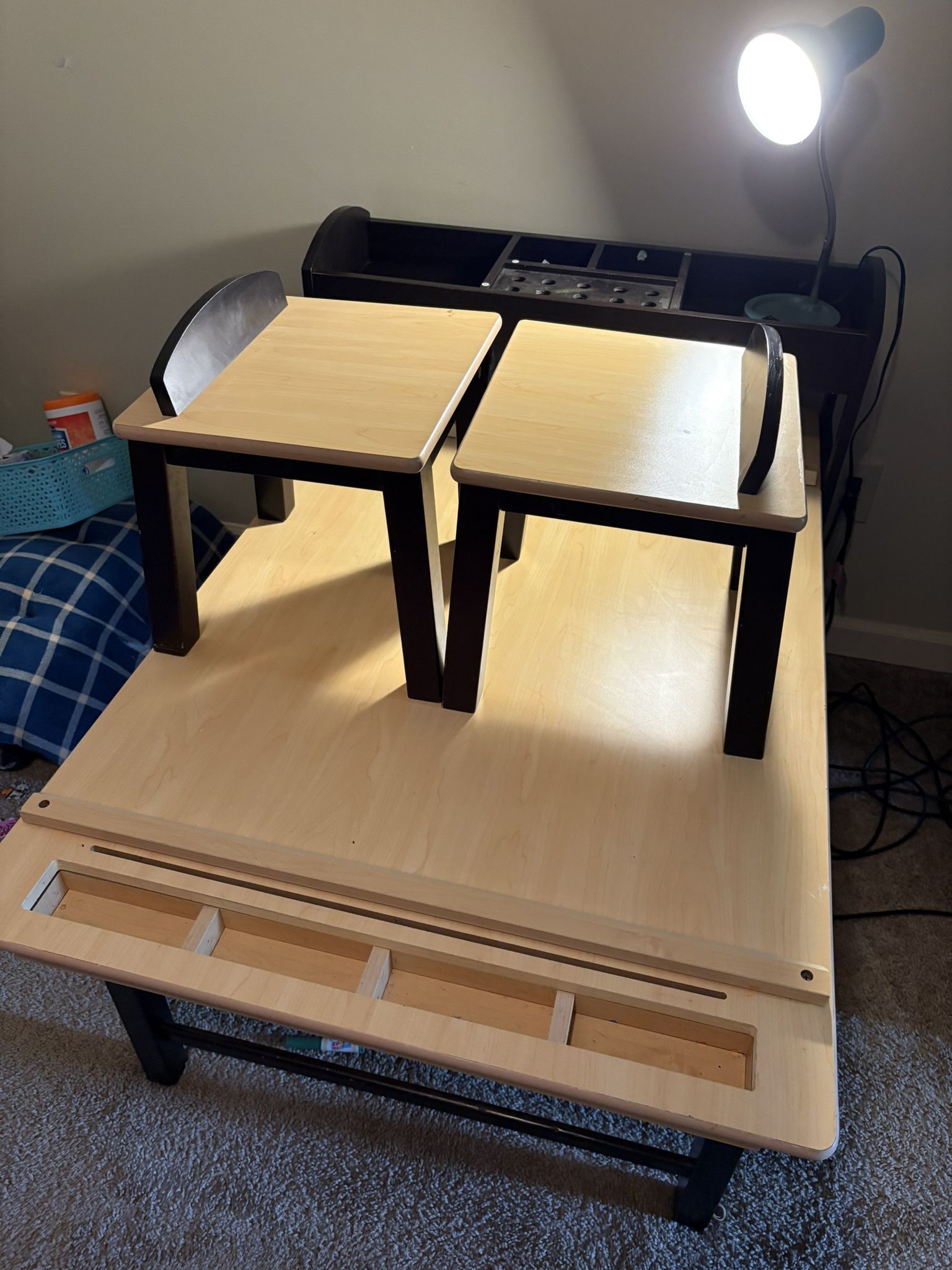 Guidecraft Deluxe Craft Table
