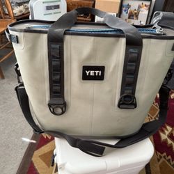Yeti Hopper 30 Cooler With Strap
