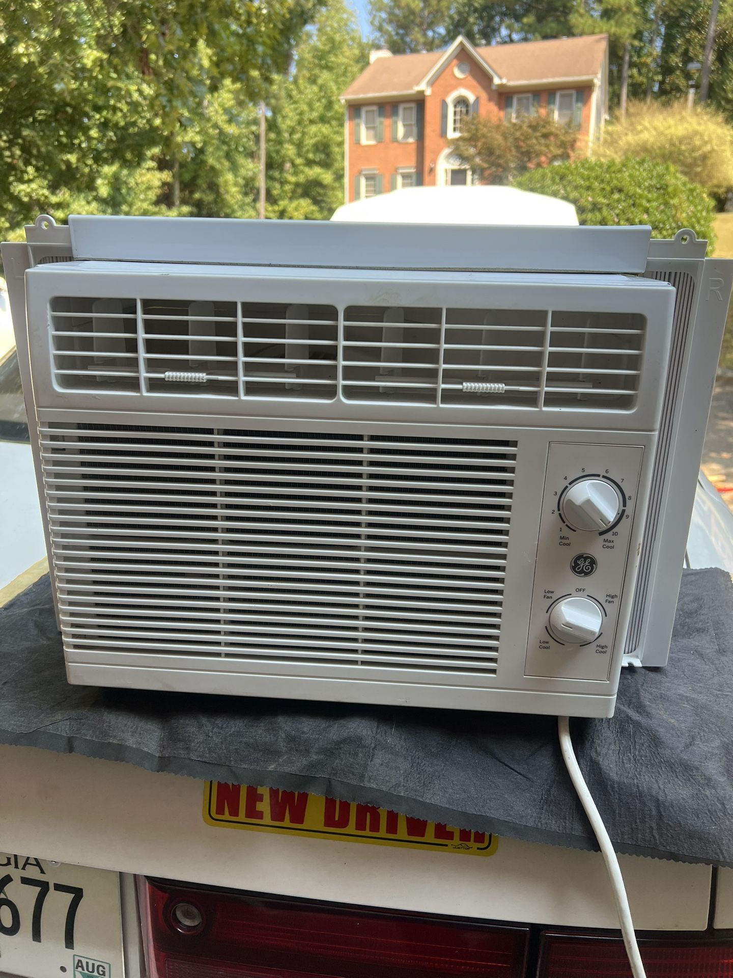 GE Air Conditioner  5050 Btu Almost New 