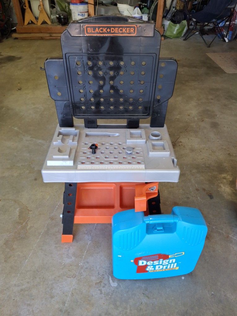 Black & Decker Toy Workbench With Design & Drill Accessories