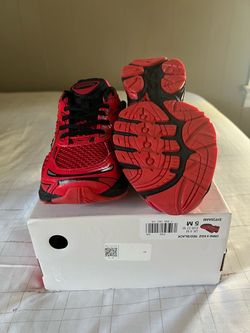 Size 5Y, 6.5W Saucony Omni 9 Red/Black