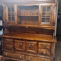 China cabinet,  Good condition. Best offer. H 75 1/4"X W 67 1/4"X D 19"