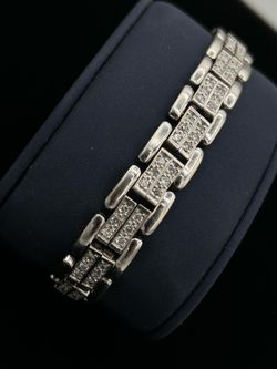Fancy white gold bracelet