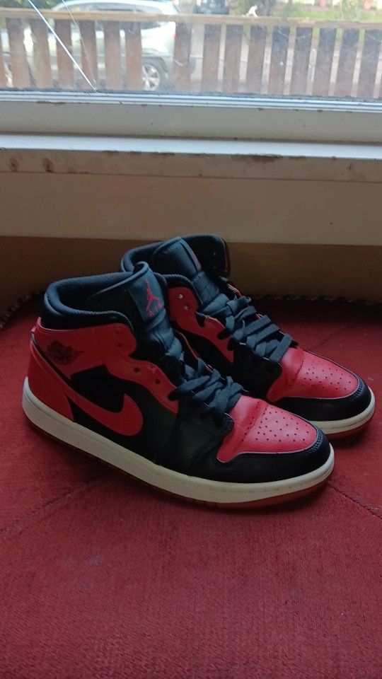 Mid Jordan 1 Bred