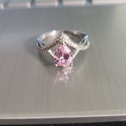 Beautiful Silver And Pink Topaz Gemstone Ring 