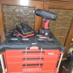 Snap On   TORQUE  WITH CHARGER & 2 BATTERIES  GREAT CONDITION  ASKING $175 OBO