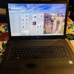 HP 17” Laptop Intel Core i5 TPN-W121 *bad battery windows 10