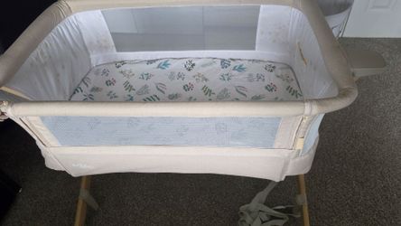 Evolur Stellar Bassinet & Bedside Sleeper