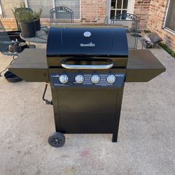 Char-Broil Advantage 4-Burner Propane Grill
