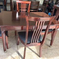 Dining Table And 4 Chairs 