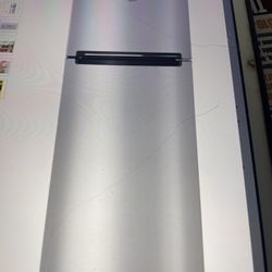 Whirlpool Top-Freezer Refrigerator (Brand New )