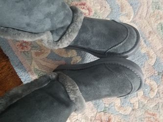 UGG boots new on box 7 gray
