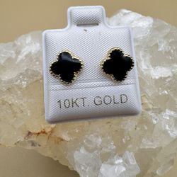 Broqueles ORO 10 K. Diseño De Trébol Negro. 