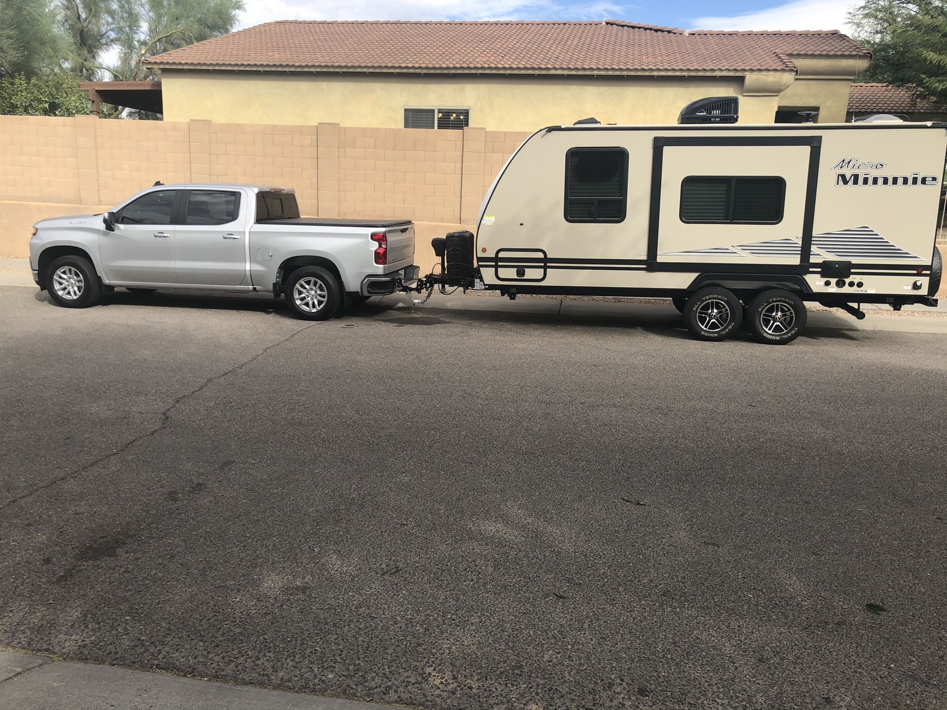 21 Foot Winnebago Micro Minnie 2106 FBS