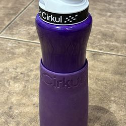 22oz purple metal Cirkul water bottle