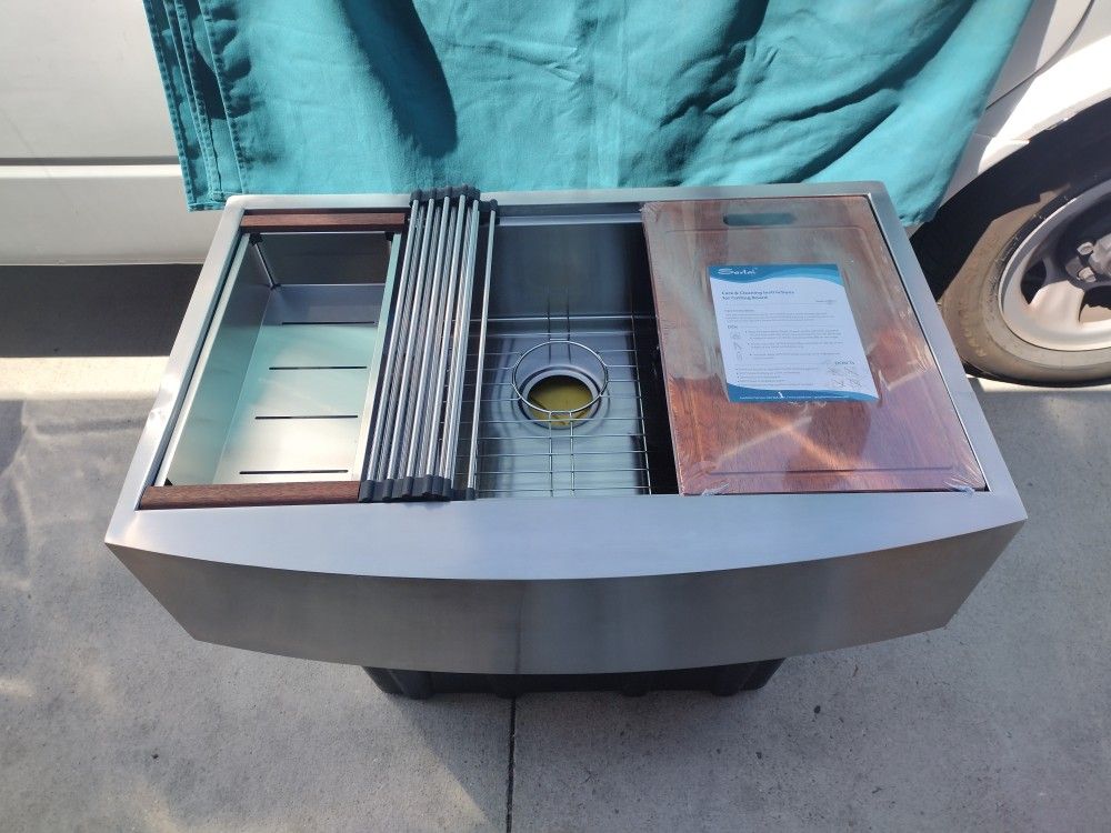 Kitchen Sink Farmhouse 33 X 22 X 9 with Grill, Tray, Dry Rack and