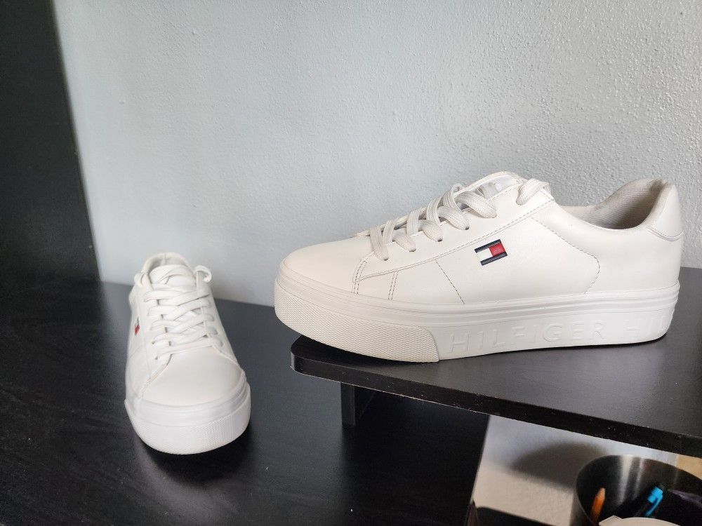 Tommy Hilfiger Womens Bueri Size 10M