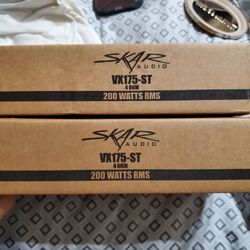 Skar 200 watts rms