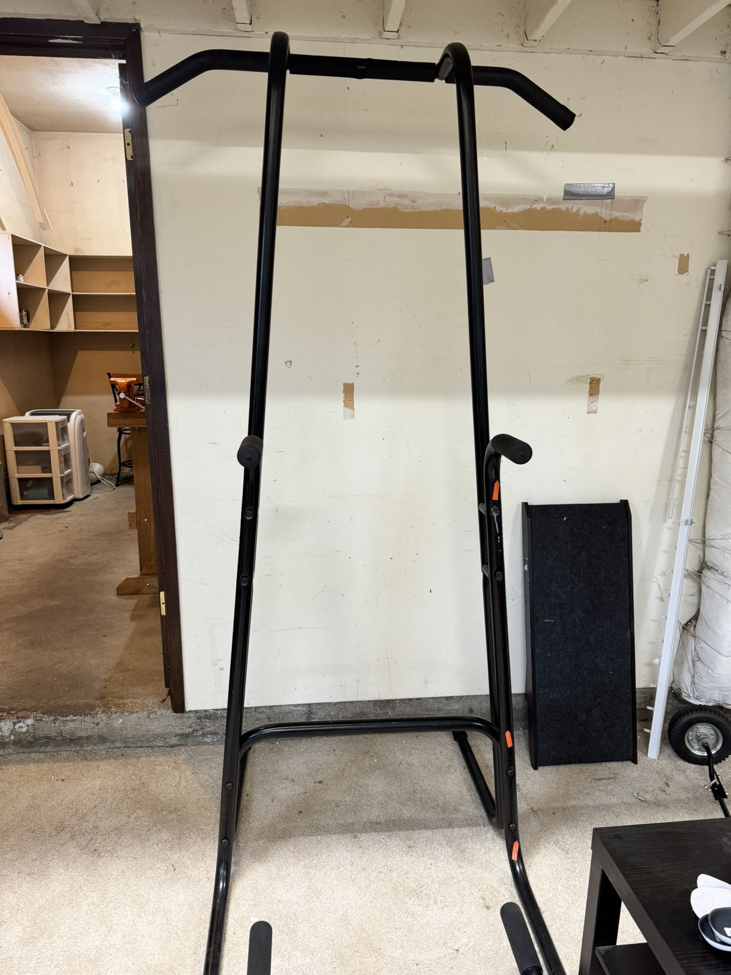 Pull Up Bar Stand
