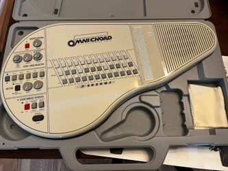 Suzuki Omnichord System 2 OM-84 with Case
