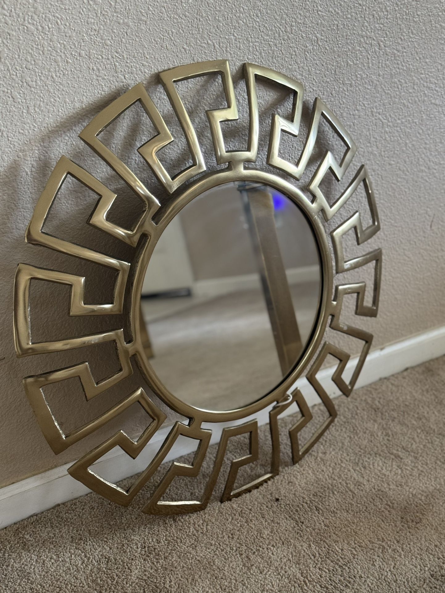 Gorgeous Mirror And Side Table