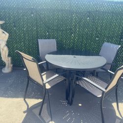 Outdoor Dining Table  4 Chairs And Cover 