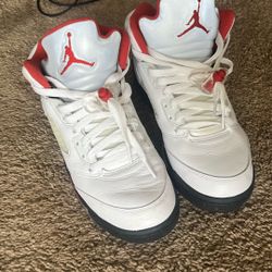 Jordan 5/Size: 6.5Y