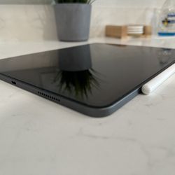 M1 iPad Pro 12.9”. + Apple Pencil (2nd Gen) + $100 Mous Protective Case + Glass Screen Protector