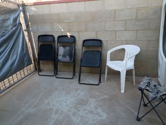 3 black folding chairs  good and clean $10.00